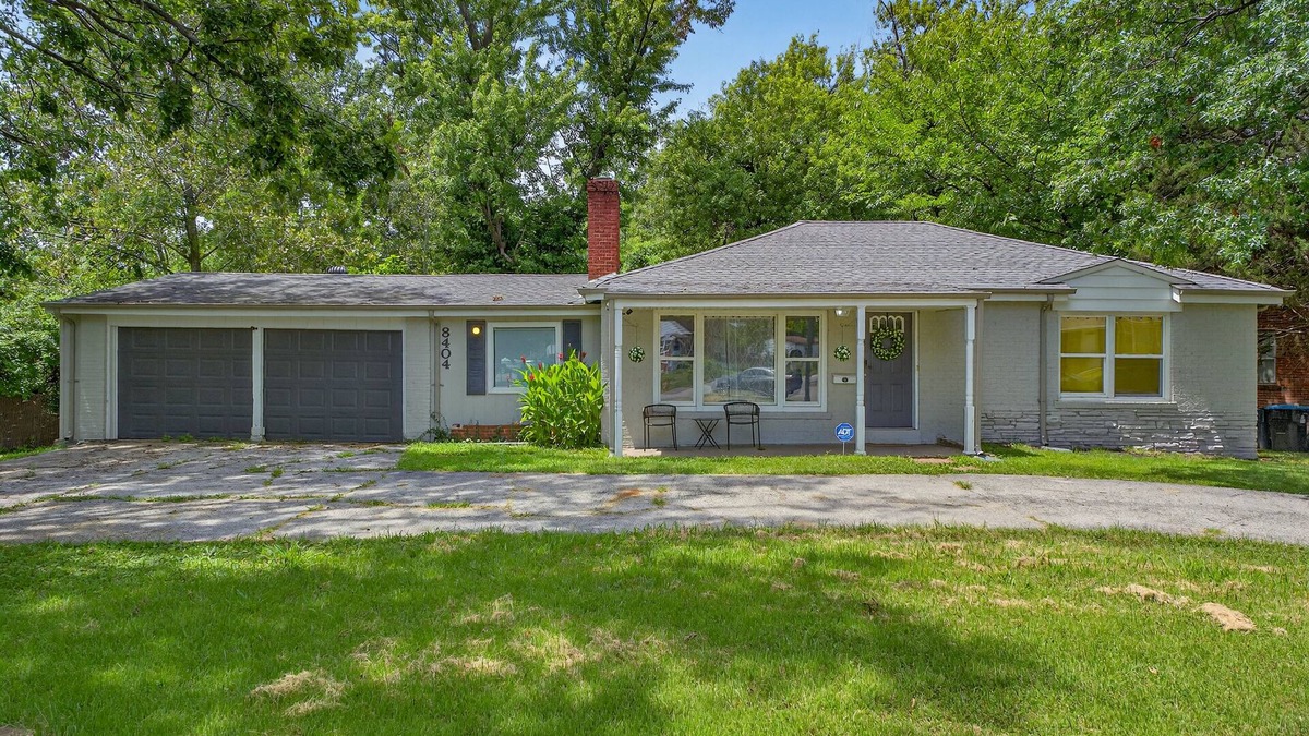 St. Louis House | Spacious 4BR St. Louis Retreat Near Airport, Zoo & Downtown w/Firepit
