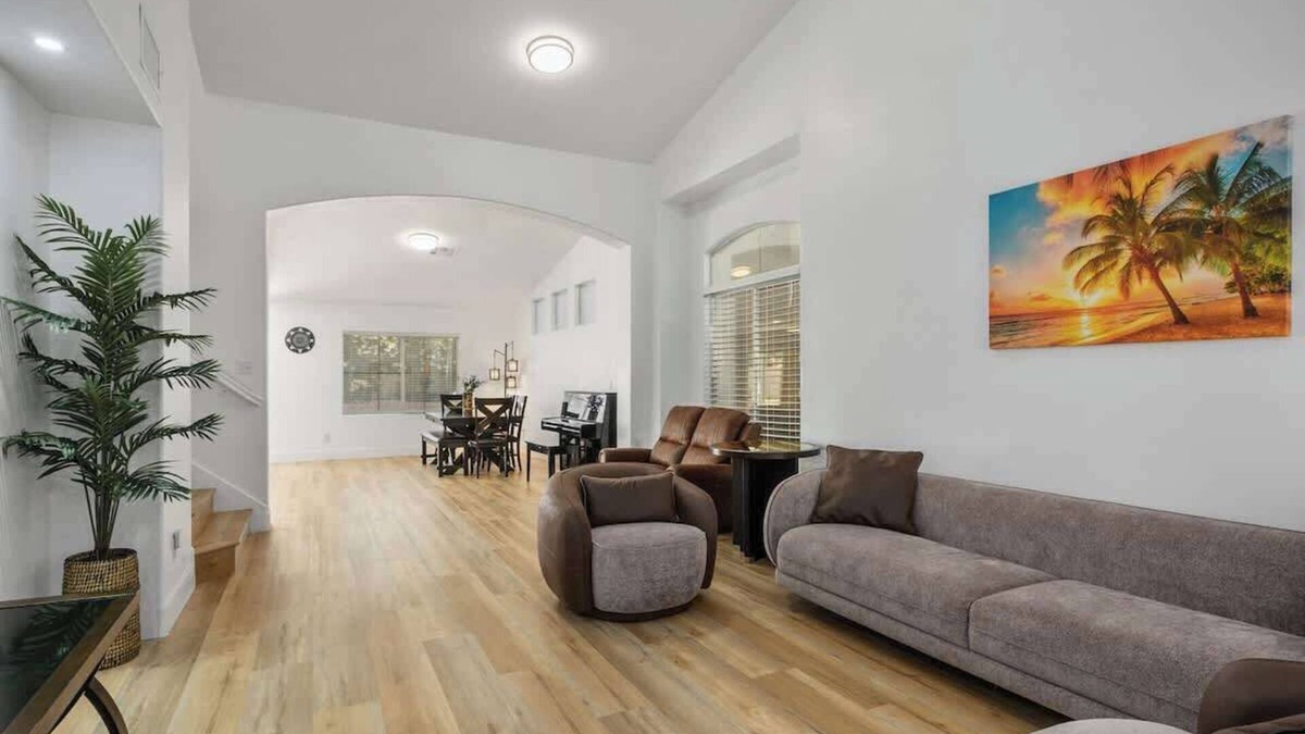 Spring Valley House | Spacious 4BR Vegas Home with Piano