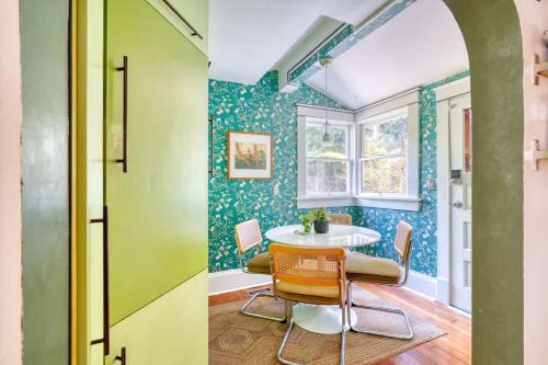 Overlook House | Spacious 4BR - Walkable - Funky PDX Vibes