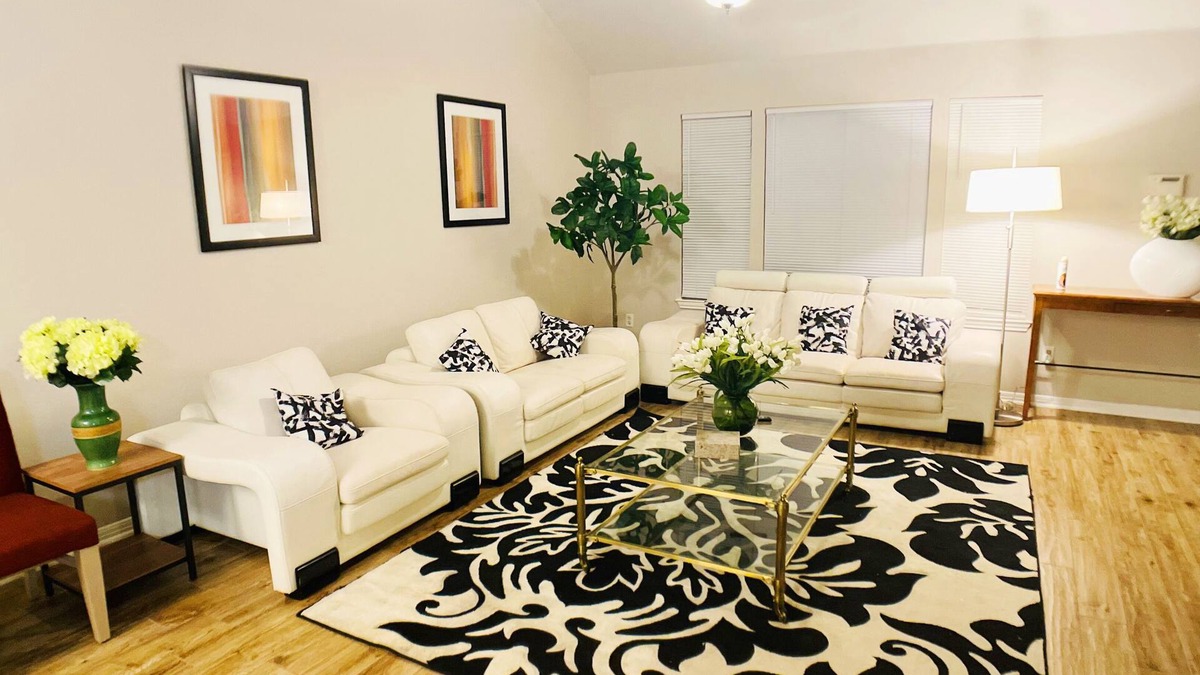 Round Rock House | Spacious 4BR with 6 Beds Sleeps 12. near I45 Round Rock