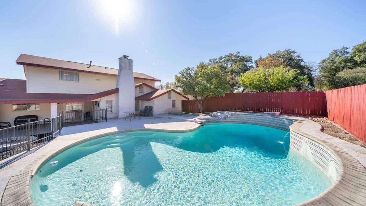 Medical Center District House | Spacious 4BR with Private Pool, Near Six Flags