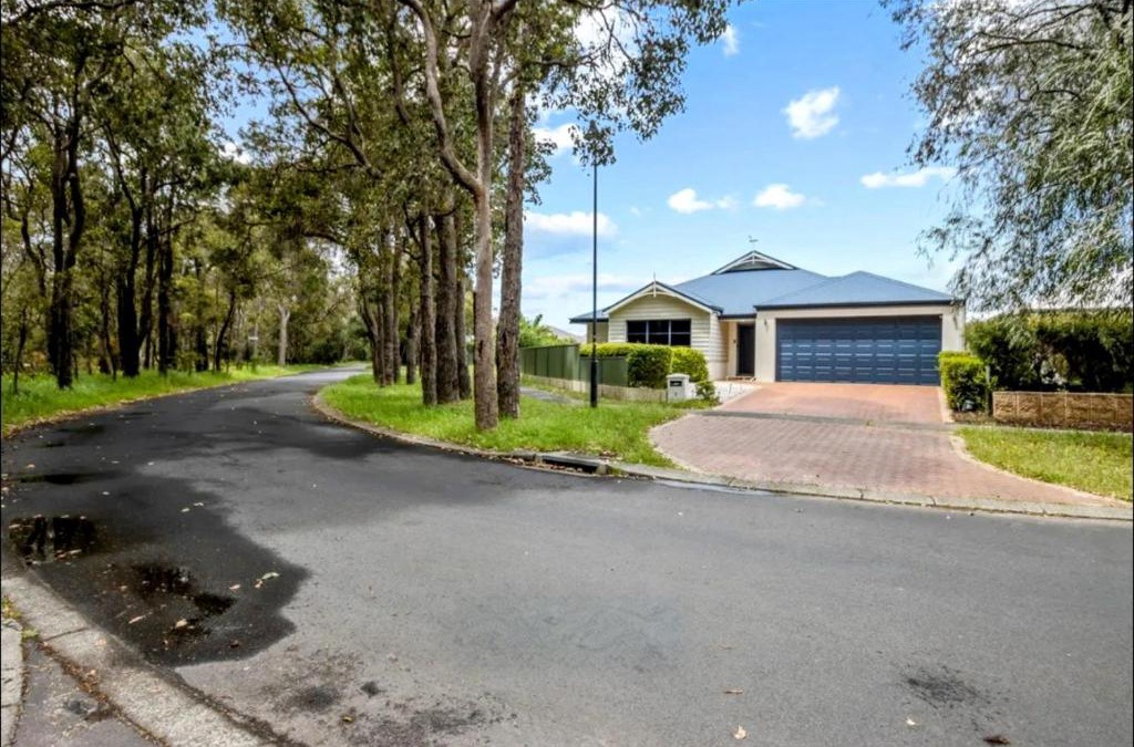 Vasse House | Spacious 4x2 Southwest Gem Perfect for Two Families, Steps from Top Attractions with Fun Spaces for Kids, separate areas for Adults and Big Savings