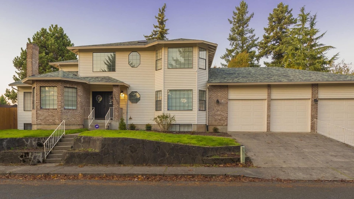 Wilkes House | Spacious 5,000+ sq ft house, Close to PDX Airport