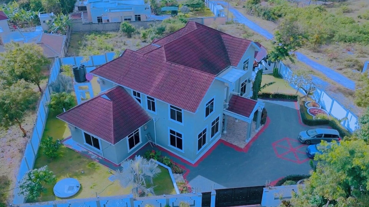 Upanga East Villa | Spacious 5-bedroom villa in charming Dar es Salaam with WiFi, AC