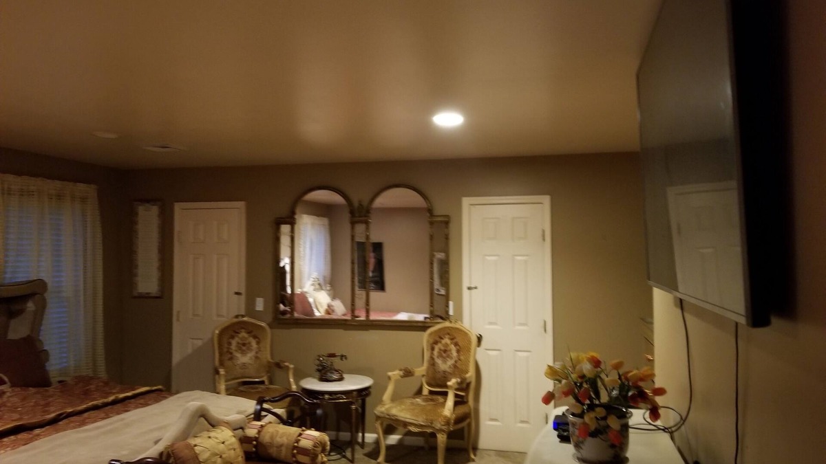 Huntington Station House | Spacious 5-bedroom house with AC and room in charming Huntington/Dix Hills