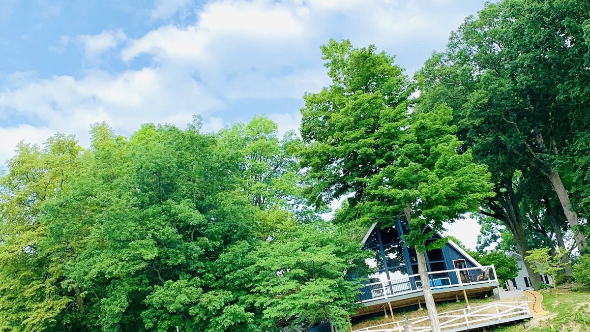 Norway House | Spacious 5 bdr Lake Shafer house with breathtaking view