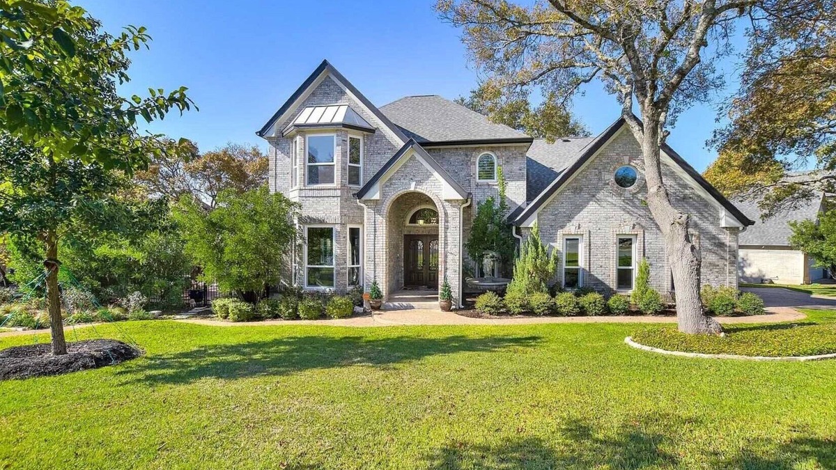 Barton Creek West House | Spacious 5 Bdrm Greenbelt Home with Pool - Family & Pet Friendly