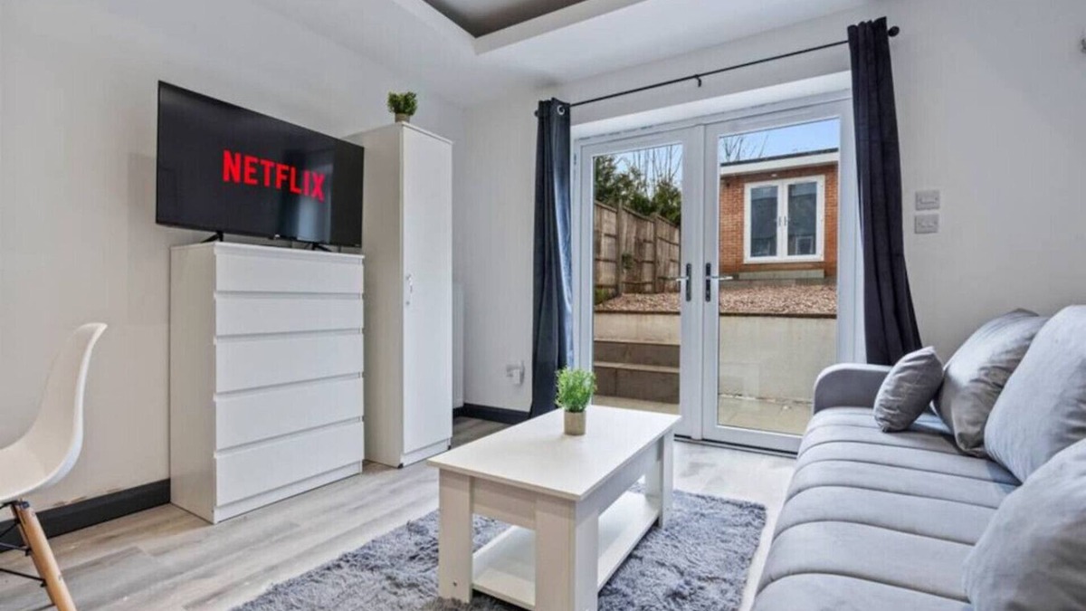 Banbury House | Spacious 5-bed Banbury House near Spiceball Park