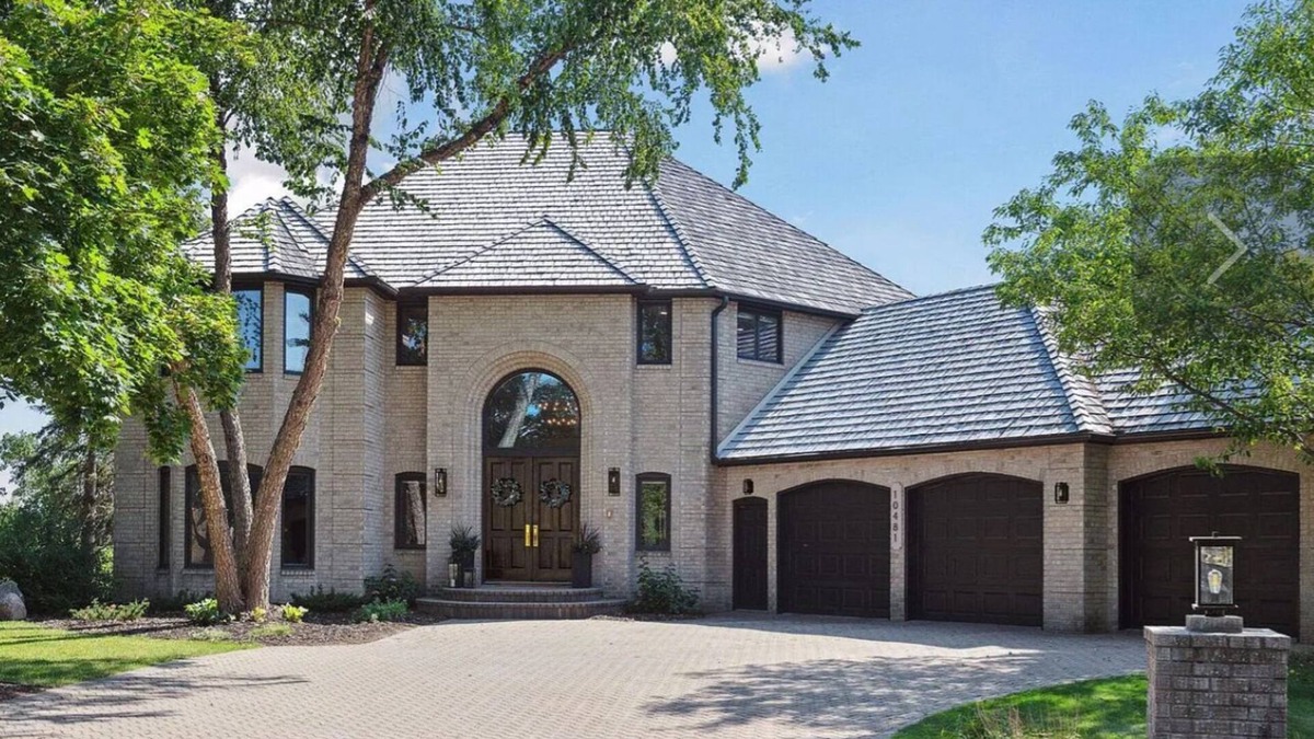 Eden Prairie House | Spacious 5-bed home in convenient Eden Prairie location with incredible views!