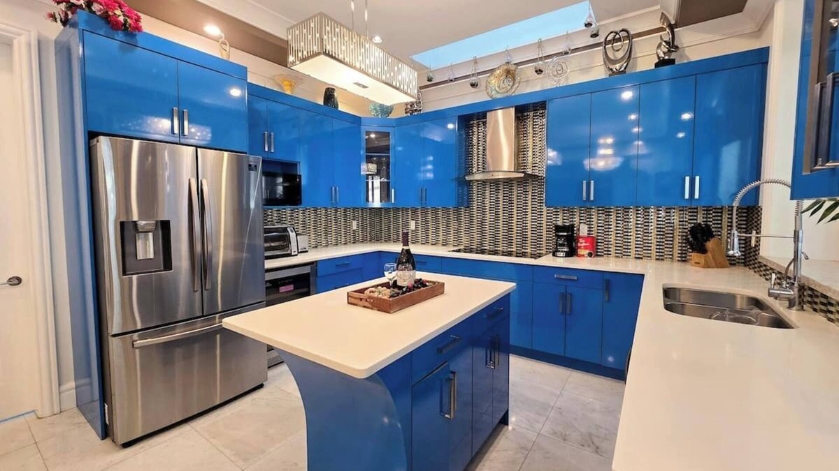 Fraserview House | Spacious 5 Bed Home with Spa & Wellness Amenities