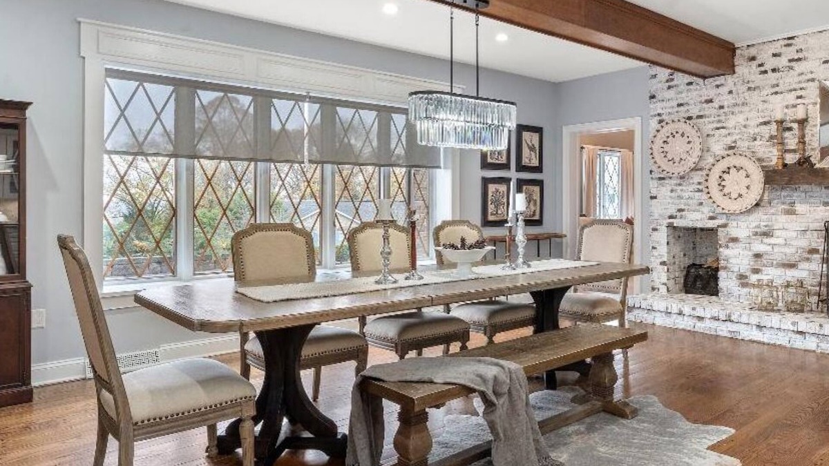 Albany House | Spacious 5-bed house centralized within hour of skiing, Race track & Lake George