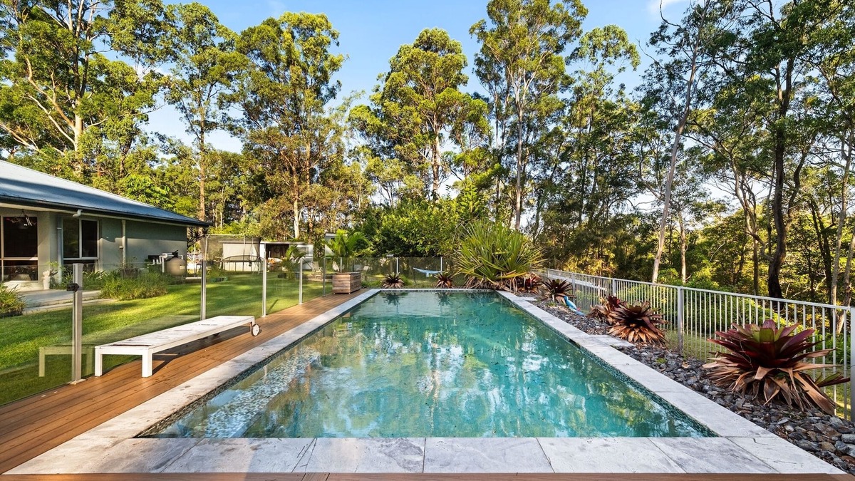 Nerang House | Spacious 5-Bed Retreat with Hot Tub & Pool