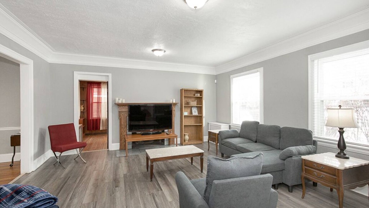 Cleveland House | Spacious 5 bedroom home near CWRU/hospitals!