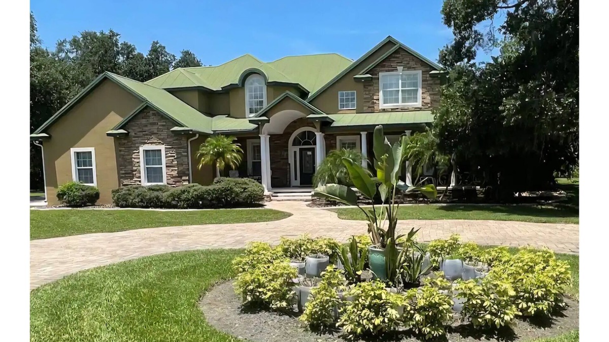 Glencoe House | Spacious 5-bedroom house in charming New Smyrna Beach with WiFi, AC