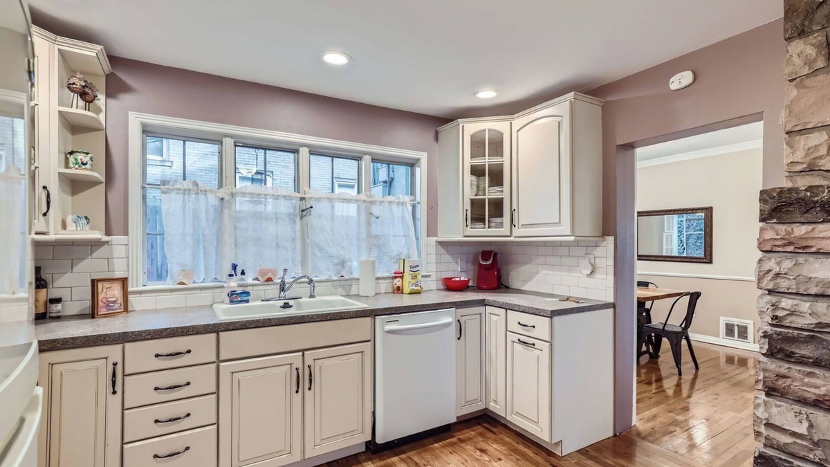 Ballpark House | Spacious 5-Bed Victorian Home with AC and WiFi in Enchanting Denver