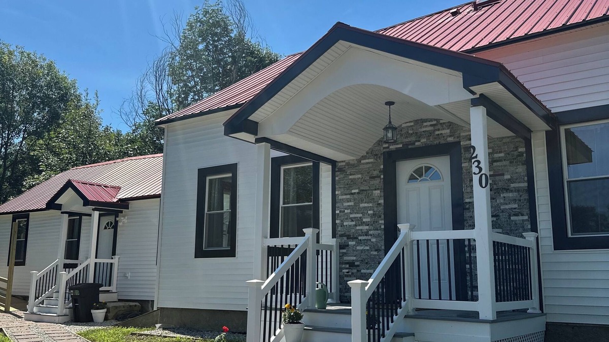 Mechanic Falls House | Spacious 5-bedroom house in fabulous Mechanic Falls with AC, fitness room