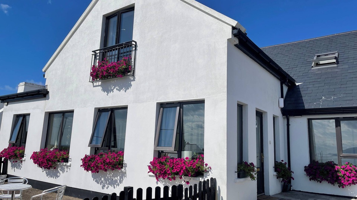 Dooagh House | Spacious 5-bedroom house with sea views for up to 12 guests in beautiful Achill
