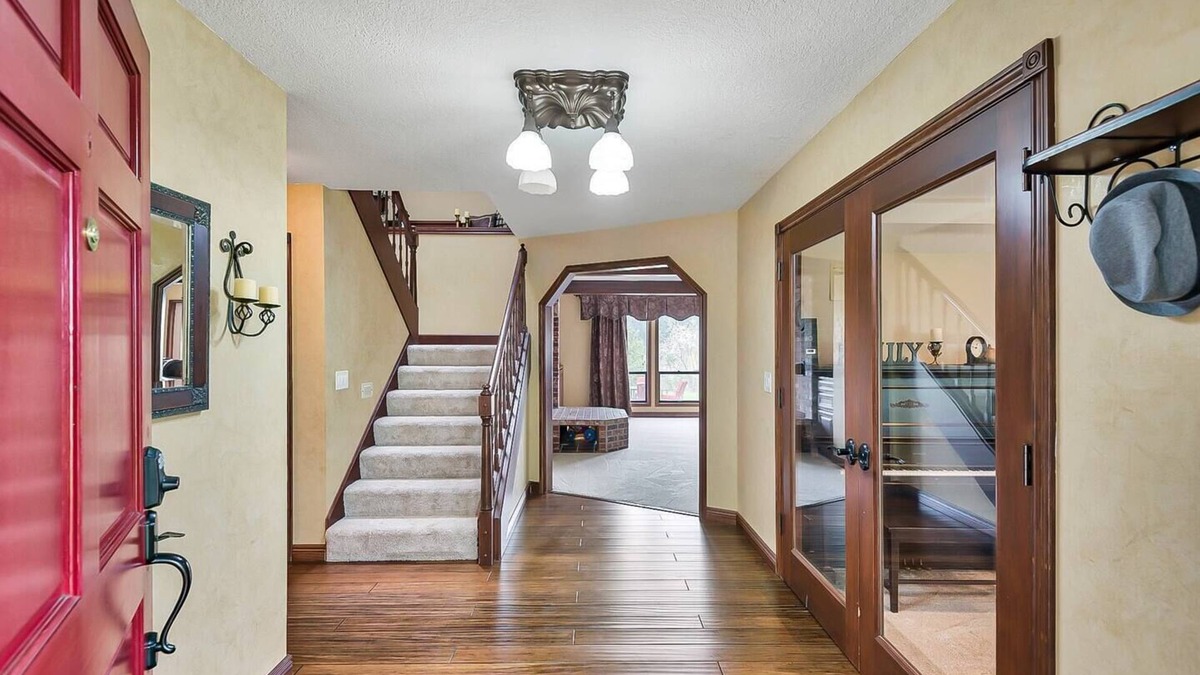 Meadow Glade House | Spacious 5-bedroom house in charming Battle Ground with WiFi, AC