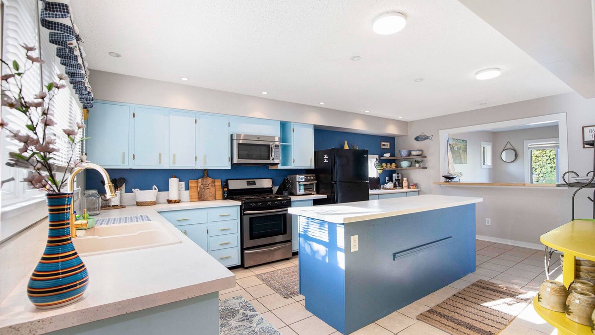 Gravois Mills House | Spacious 5 bedroom 3 bath lake house