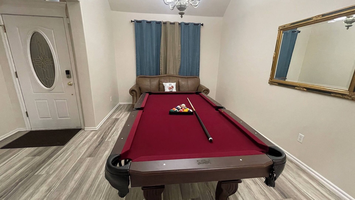 Oklahoma City House | Spacious 5-bedroom house with WiFi, AC in charming Oklahoma Citynn