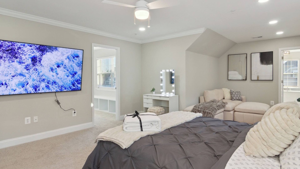 Colesville House | Spacious 5-bedroom house with fitness room and AC in pleasant Silver Spring