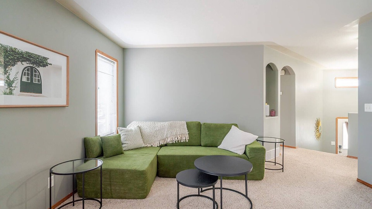 Red Deer House | Spacious 5 Bedroom - 2 Self Contained Suites - Work Crews Dream