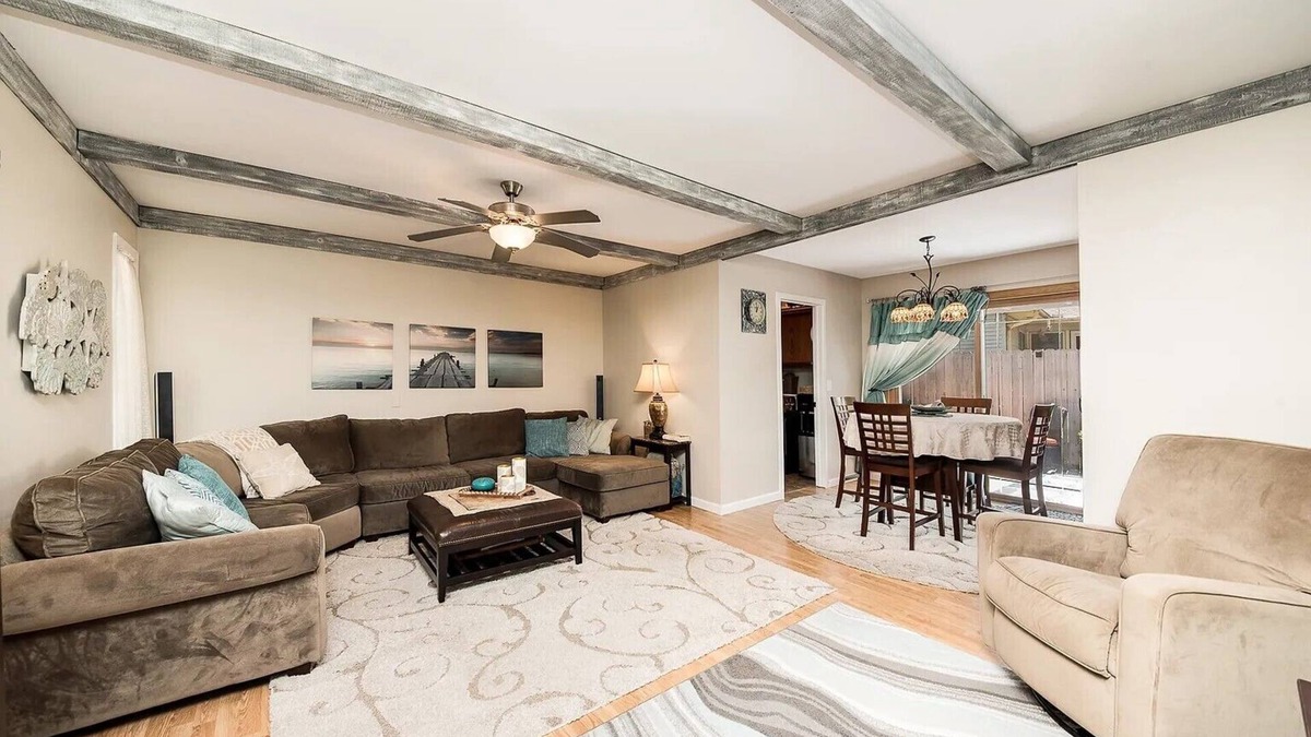 Oswego House | Spacious 5-bedroom/2.5 bath house with AC, WiFi in welcoming Montgomery