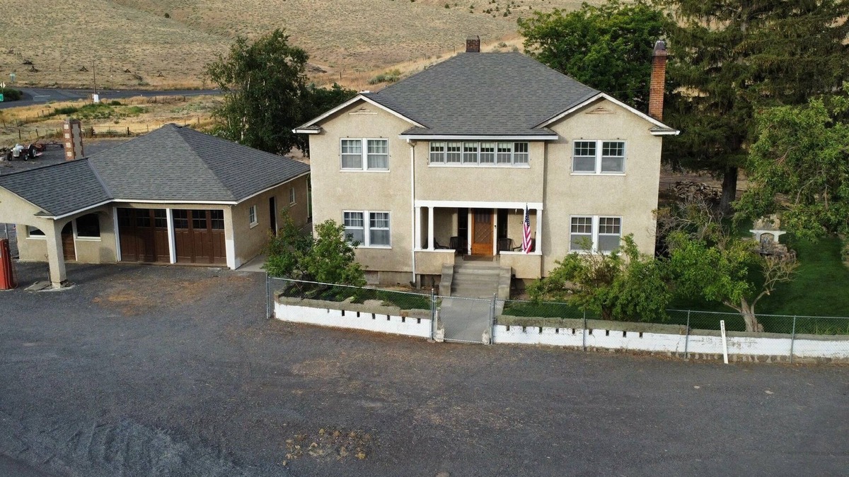 Pendleton House | Spacious 5-bedroom, 2-bath ranch house