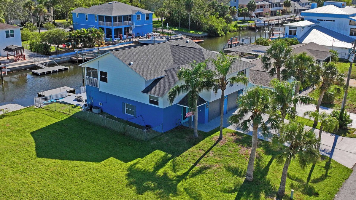 Hudson House | Spacious 5-bedroom 3 bath waterfront home on canal leading to Gulf of America!