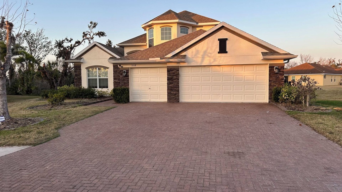 Palmetto House | Spacious 5-bedroom 3 full Bath house on large lot & cul-de-sac close to beaches