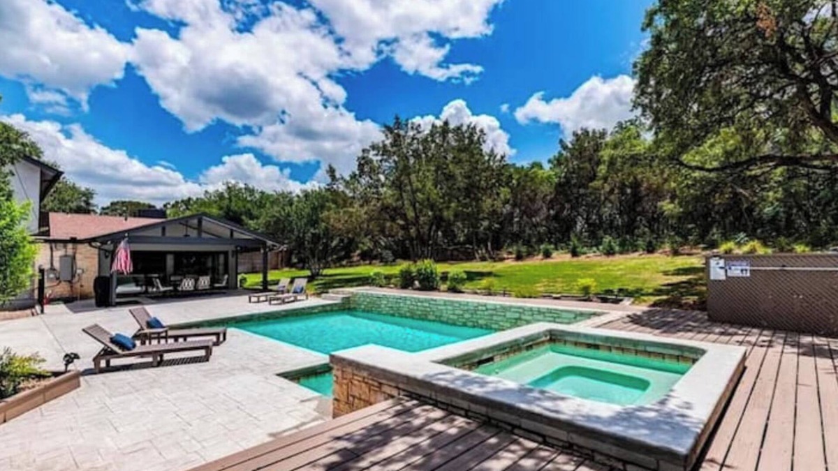 Marshall Ford House | Spacious 5-bedroom, 4 Bath home: Pool, AC, WiFi ,and more near fabulous Austin.