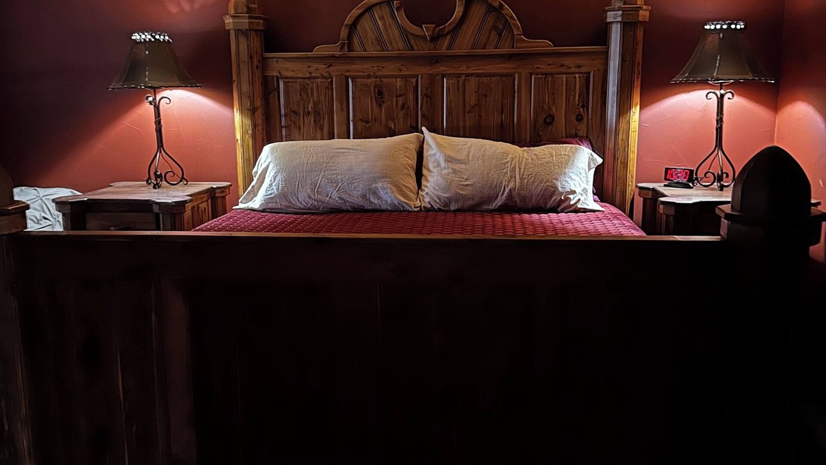 Bangs House | Spacious 5-bedroom barndo with WiFi, luxurious amenities, located in Bangs, TX