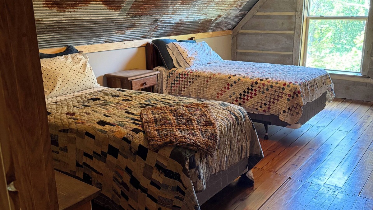 Duff Cabin | Spacious 5-bedroom cabin in enchanting LaFollette up on McCloud Mountain