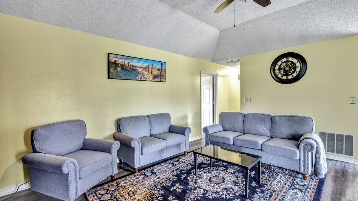 Gordonville Cabin | Spacious 5-bedroom cabin in charming Howe with WiFi, AC
