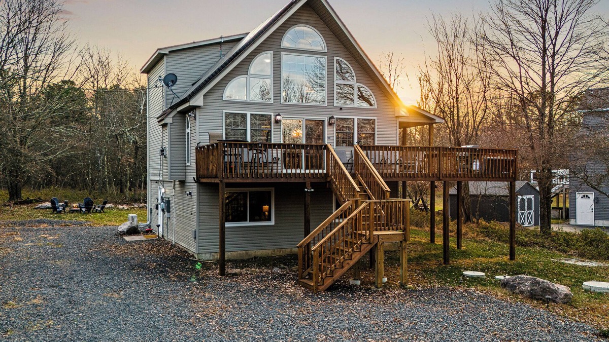 Briar Crest Woods House | Spacious 5-bedroom country house in tranquil Blakeslee with WiFi, AC
