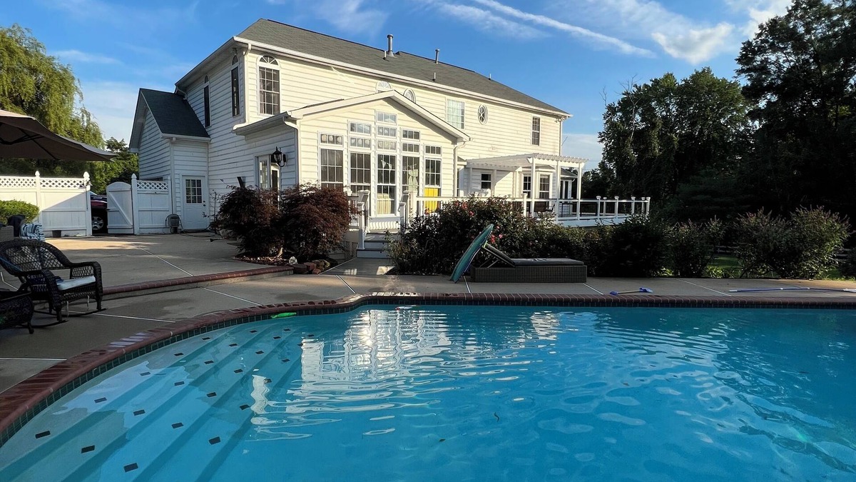 Nokesville Other | Spacious 5-bedroom farmhouse in peaceful Nokesville with Pool