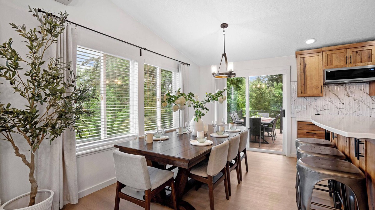 Carver Other | Spacious 5-bedroom farmhouse with WiFi and AC in enchanting Vancouver