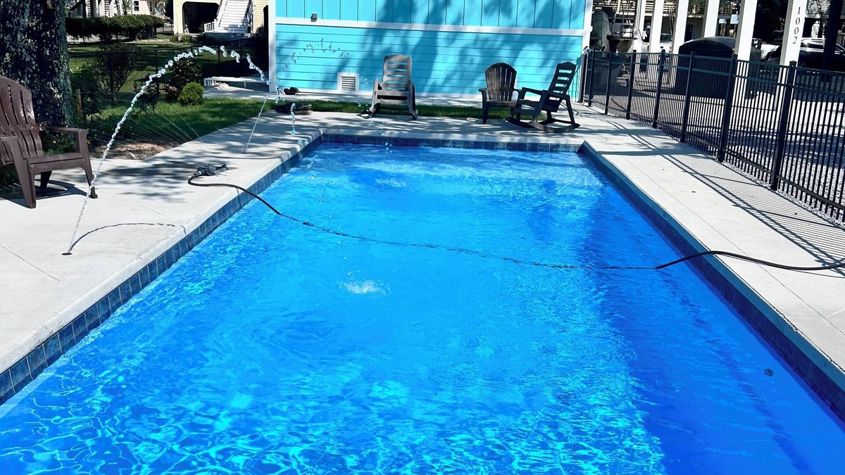 Long Beach House | Spacious 5-bedroom house in peaceful Long Beach with AC
