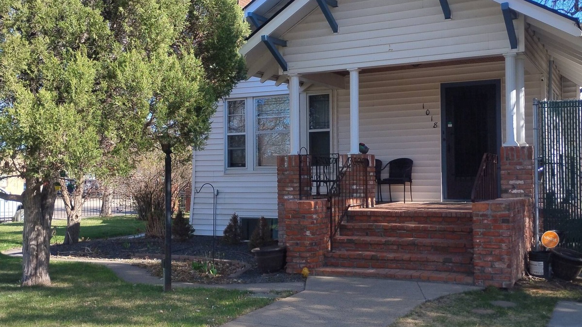 Miles City House | Spacious 5-bedroom house in marvelous Miles City with WiFi, AC