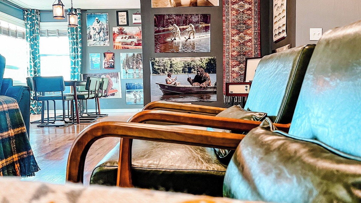 Moses Lake House | Spacious 5-bedroom House Just 1 Block from the Lake, with a Boat Launch!