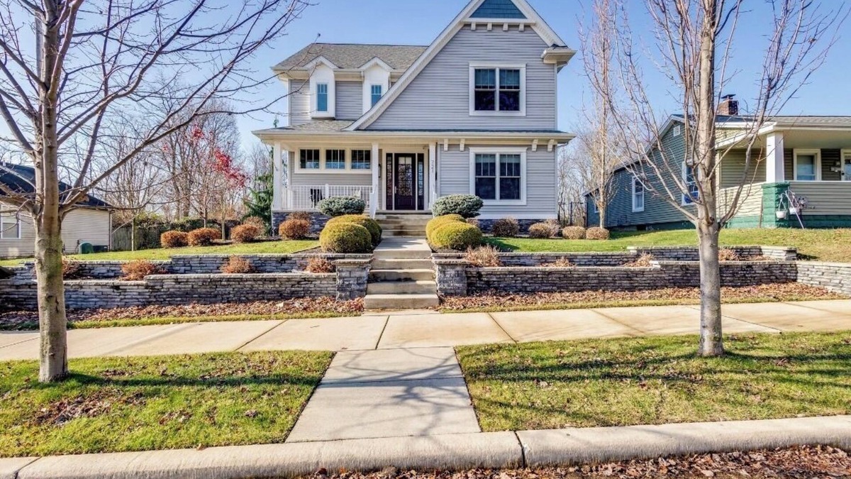 Harters Heights House | Spacious 5-bedroom house with hot tub and theatre room in charming South Bend