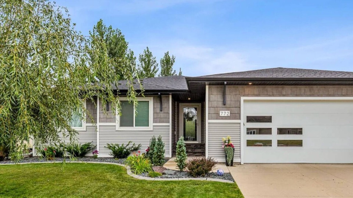 Fargo House | Spacious 5-bedroom house in charming West Fargo with AC, WiFi