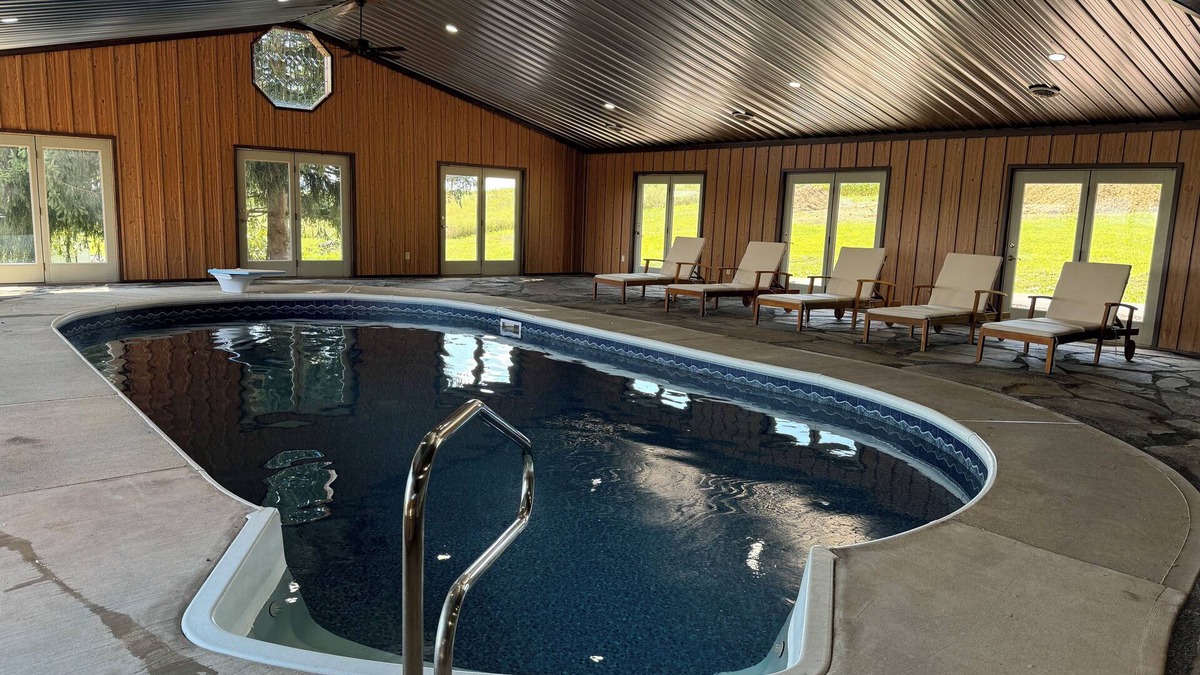 Lewisburg House | Spacious 5-bedroom house with AC, WiFi in amazing Lewisburg Private Indoor Pool