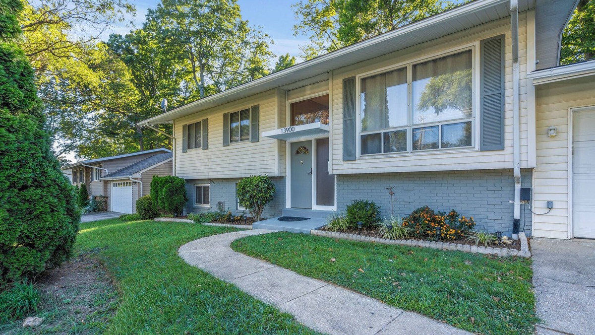 Aspen Hill House | Spacious 5-Bedroom House in Rockville Fast WiFi, Gaming Area & Fenced Yard