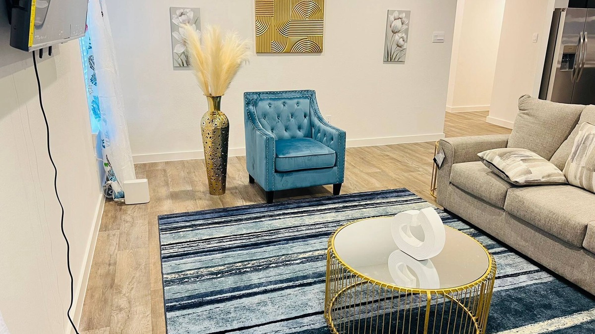 Rosenberg House | Spacious 5-bedroom house in Evergreen/Pool + Family Friendly