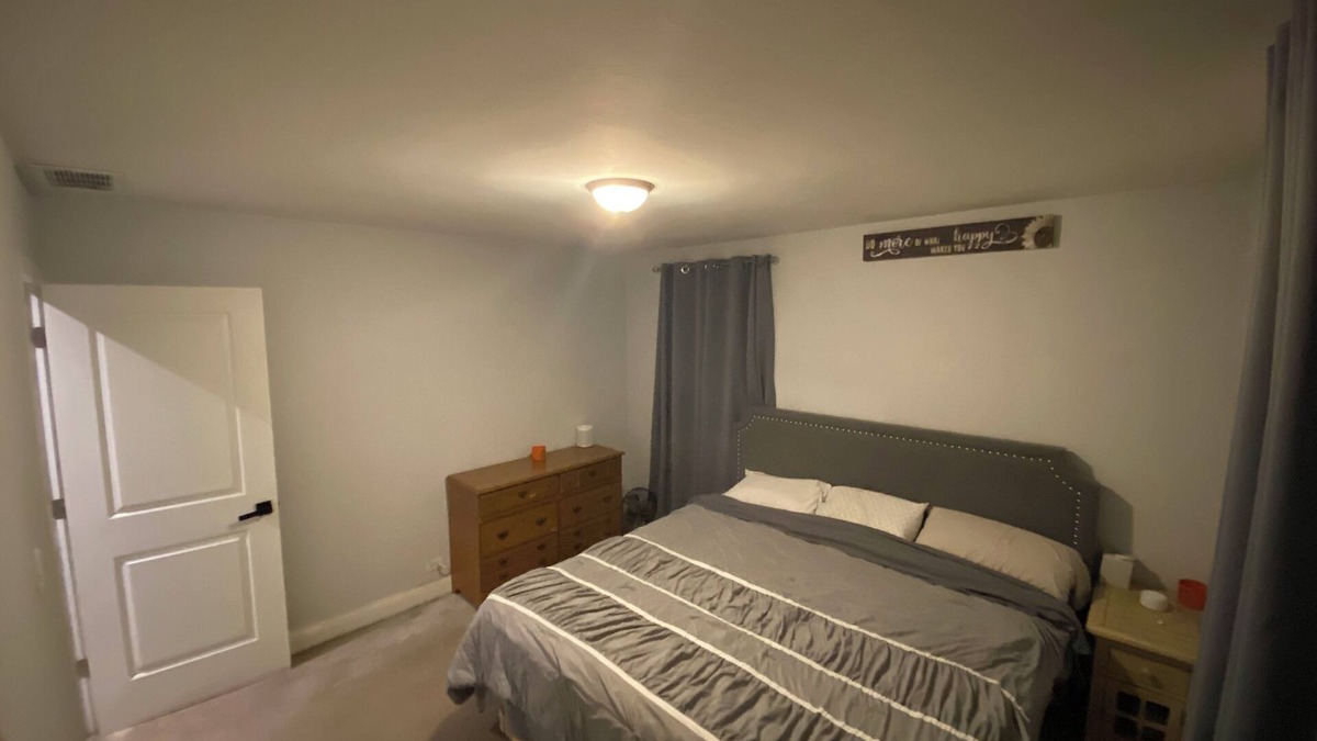 Woodridge House | Spacious 5-bedroom house in charming Woodridge with fence! Kid/pet friendly.