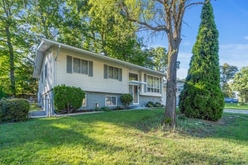 Aspen Hill House | Spacious 5 Bedroom Home in Washington DC Suburb