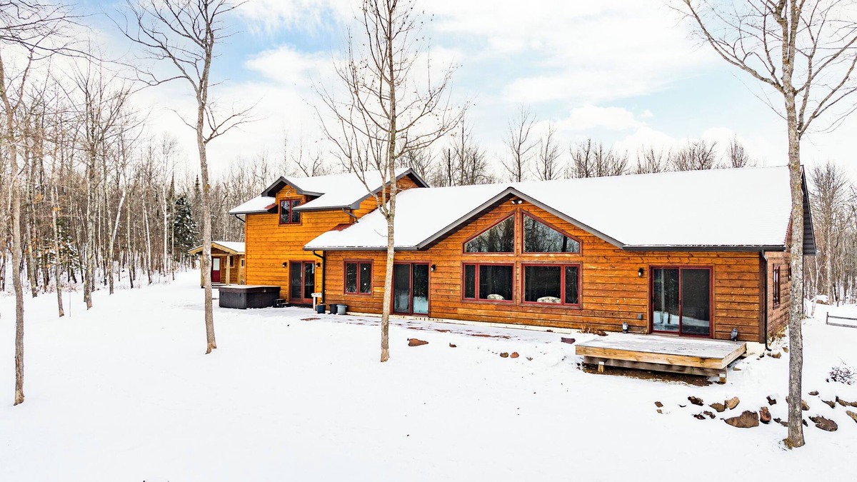 Duluth House | Spacious 5-Bedroom Home with Stunning Views & Privacy, 10 Miles from downtown