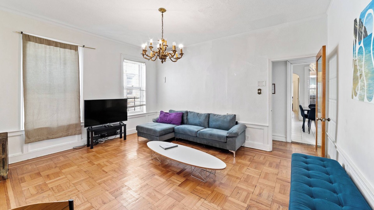 Crown Heights House | Spacious 5-bedroom house in enjoyable Brooklyn