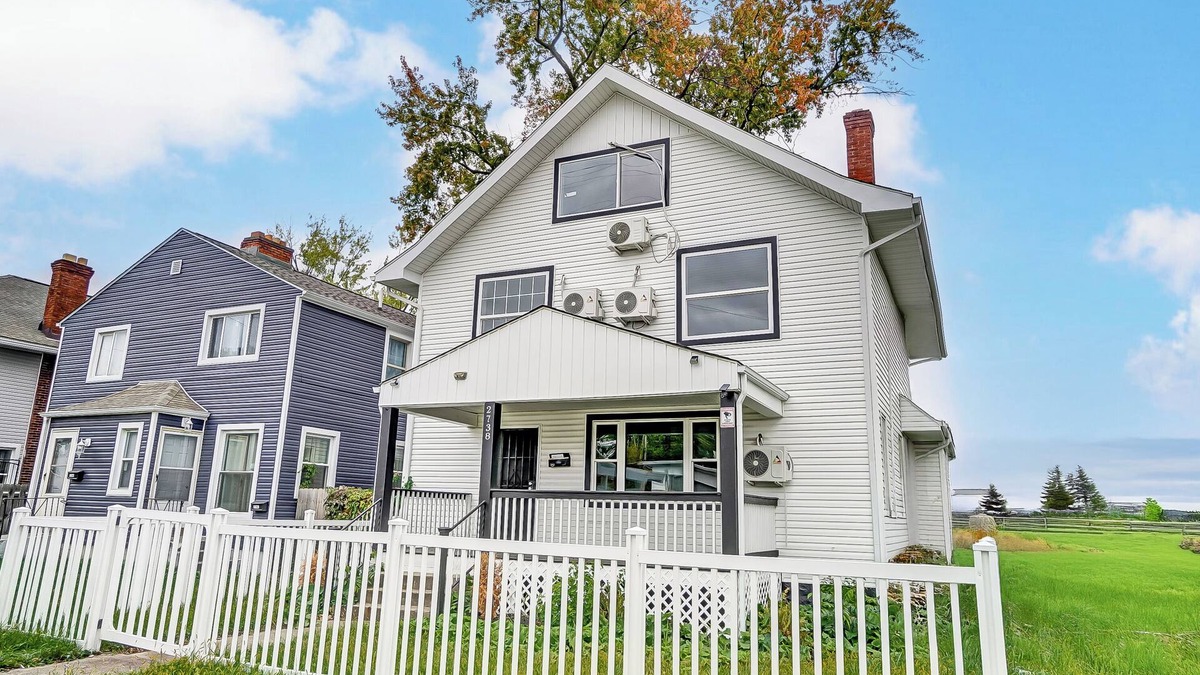 Columbus House | Spacious 5-bedroom house in Central Columbus Fenced Backyard
